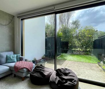 Charming 3BR Townhouse in Petone - Photo 2