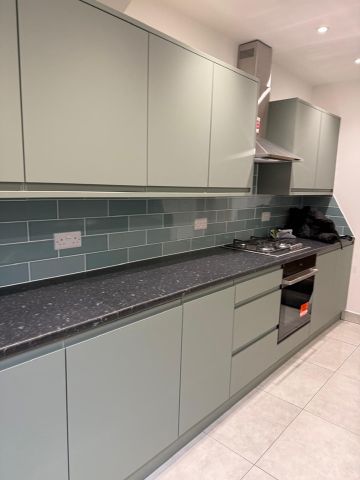 Room in a Shared House, Valnay Street, SW17 - Photo 3