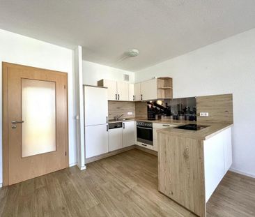 Großzügig geschnittene 2-Raum-Wohnung mit Einbauküche - Foto 2