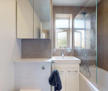 18 Hind Grove – Room 2 - Photo 1
