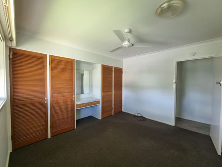 Beautiful Three Bedroom Brick Home - Photo 3