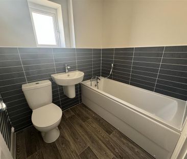 2 bedroom end of terrace house to rent - Photo 2