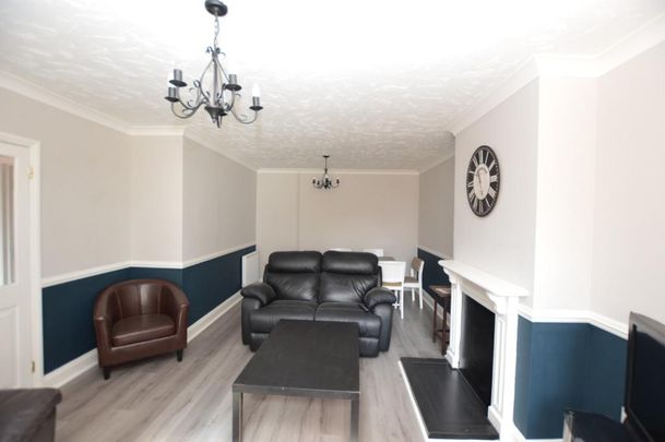 6 bedroom semi-detached house to rent - Photo 1