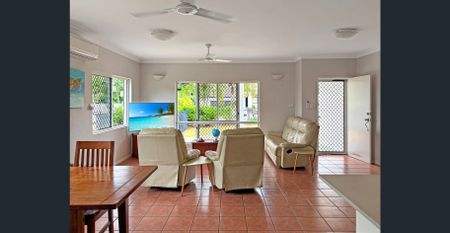 Beautiful Family Home with Large Shed and Pool - Photo 4