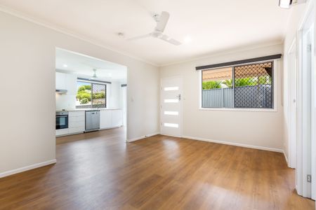 1 Kuranga Avenue, Southport QLD 4215 - House For Rent - $780 | Domain - Photo 4