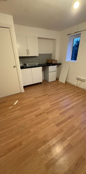 Studio Flat, Dobbin Close, HA3 - Photo 1