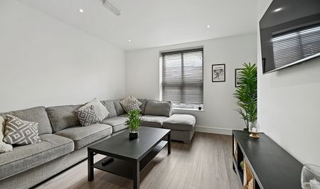 9-Bed Student House with Modern Renovations, Double Rooms & High-Quality Furnishings - Photo 5