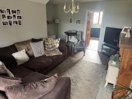 52 Lough Road, Lurgan, Craigavon, BT66 6JJ - Photo 2