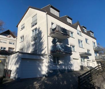 SCHADE HAUSVERWALTUNG - Attraktive 3-Zimmerwohnung mit Balkon in Lü... - Photo 1