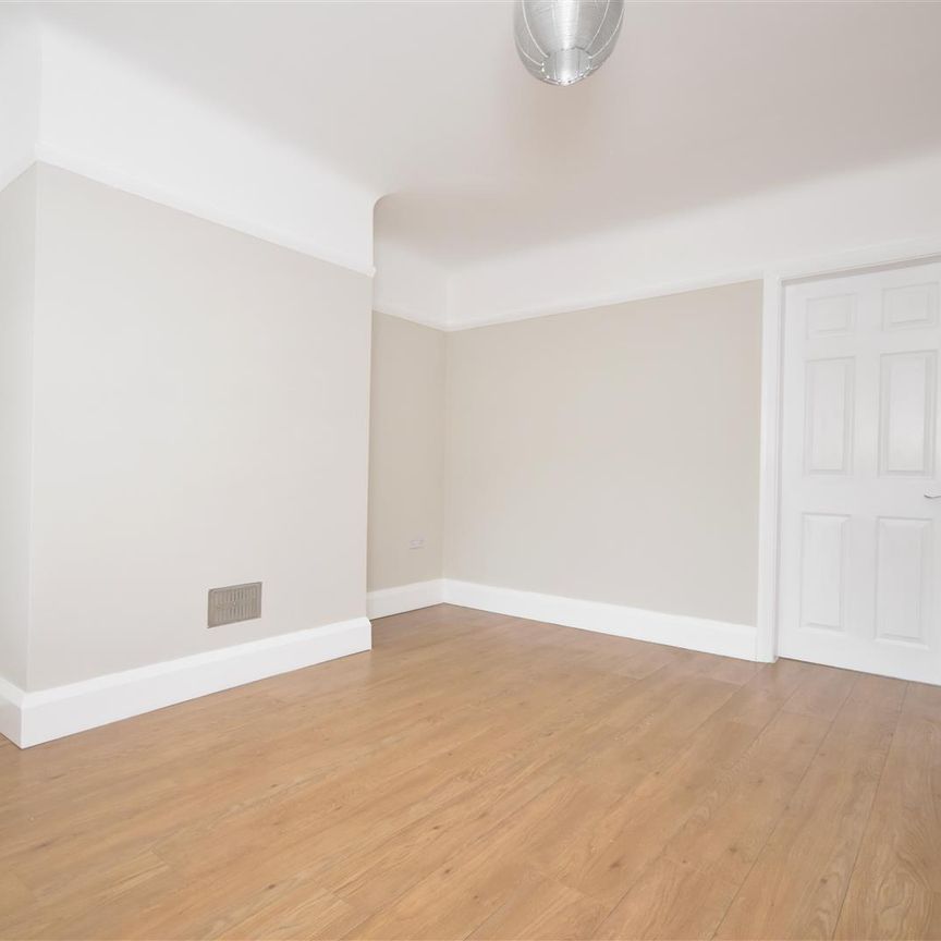 Heather Road, Heswall - Photo 1