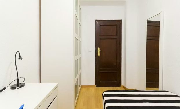 Calle de Palos de la Frontera, Madrid, Community of Madrid 28045 - Foto 1