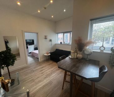 2 bedroom flat to rent - Photo 2