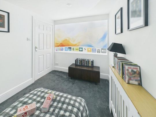 Flat to rent - Photo 1