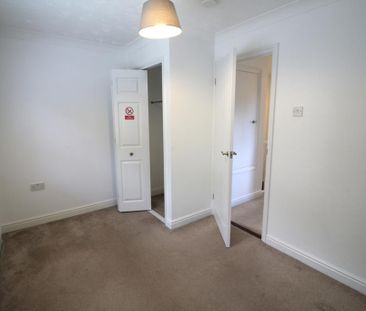 2 bedroom end of terrace house to rent - Photo 4