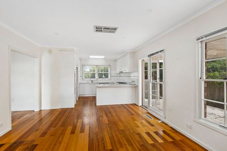 45 Greythorn Road, Balwyn North VIC 3104 - House For Rent | Domain - Photo 5