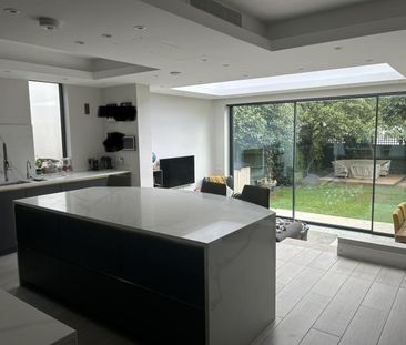 Newly refurbished Edwardian house. Large double,private en suite sh... - Photo 5