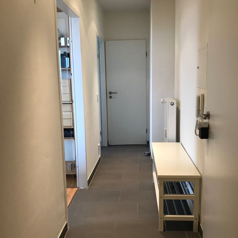 PANORAMABLICK: Moderne 2-Zimmer-Penthousewohnung mit Dachterasse und 2 Balkonen in der Südweststadt - Foto 1