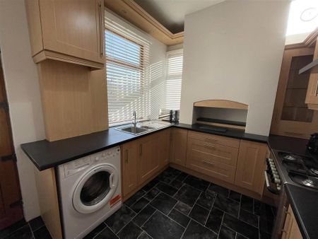 1 bedroom in a house share to rent - Photo 5