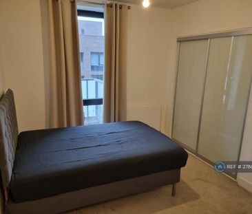 2 bedroom flat to rent - Photo 2
