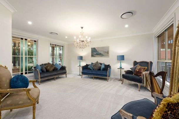 GRAND FAMILY HOME!! - Photo 1