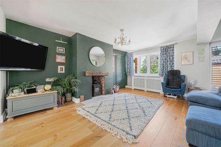 4 bedroom detached house to rent - Photo 2