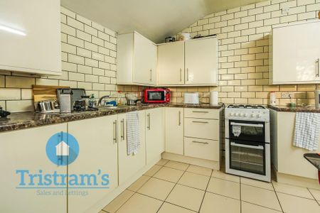 1 bedroom in a house share to rent - Photo 4