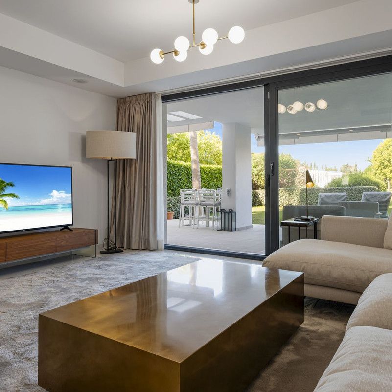 Apartamento planta baja en alquiler en Estepona - Photo 1