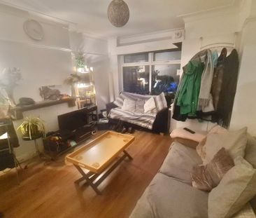 4 Bed - 25 Park View Road, Burley, Leeds - LS4 2LG - Student - Photo 1