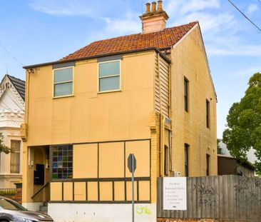 Fully furnished studio in a quiet, convenient Petersham location - Photo 2