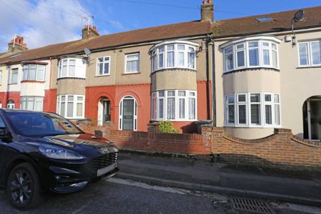3 bedroom terraced house to rent - Photo 2