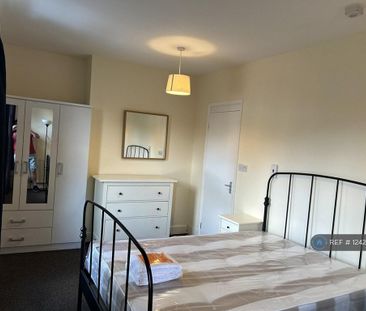 1 bedroom in a house share to rent - Photo 5