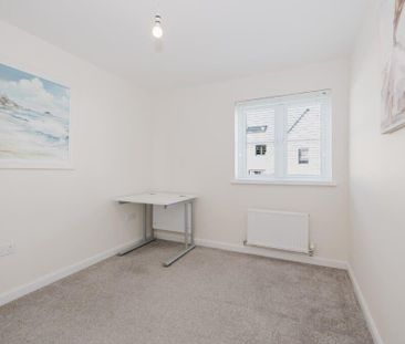 3 bedroom end of terrace house to rent - Photo 2
