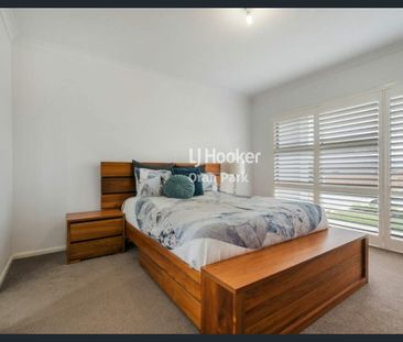 Stylish Family Living with Modern Finishes & Prime Oran Park Location - Photo 4