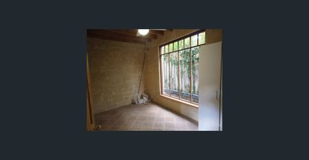 UNIQUE 5X1 HOME IN LOVELY ACSOT ESTATE - Photo 2