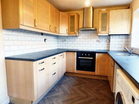 3 bedroom semi-detached house to rent - Photo 3