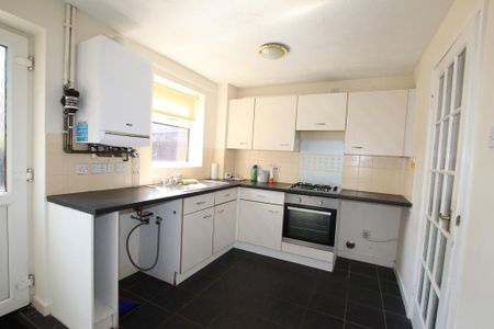 2 bedroom semi-detached house to rent - Photo 5