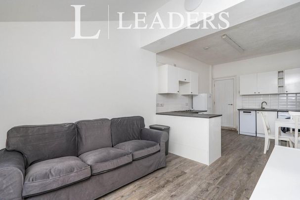 4 bedroom terraced house to rent - Photo 1