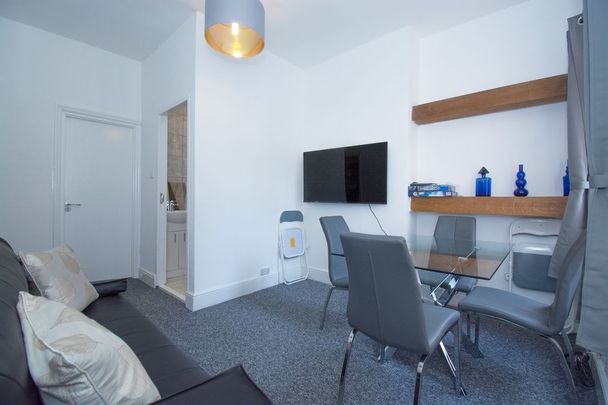 Room in a Shared House, St Albans Road, LE2 - Photo 1