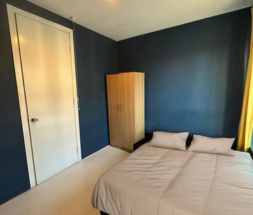 Room in a Shared House, Weymouth House, SW8 - Photo 4