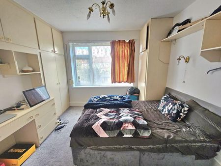 6 bedroom semi-detached house to rent - Photo 4