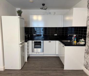 2 bedroom flat to rent - Photo 4