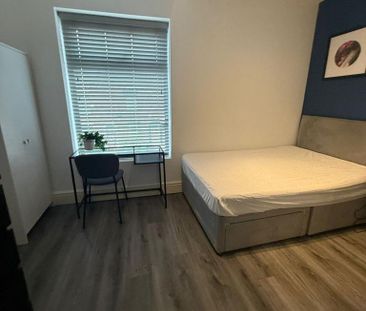 1 bedroom in a house share to rent - Photo 4