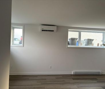 1-Bedroom Basement Apartment | Prime Commuter Location-410, Rue Des... - Photo 1