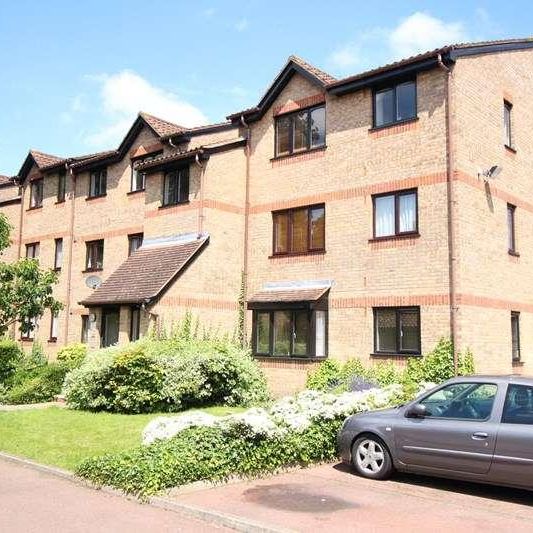 Isabella Close, Southgate, N14 - Photo 1