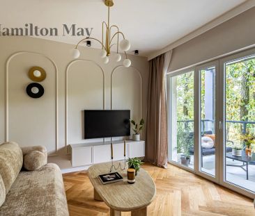 Nowoczesny, świeżo wykończony apartament z widokiem na park, 2 miejscami parkingowymi i komórką lokatorską w nowej inwestycji na Woli - Фото 4