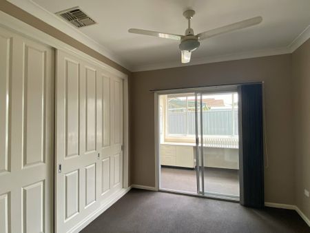 Charming Country Living in Dubbo – 3 Bedroom Home for Rent - Photo 3