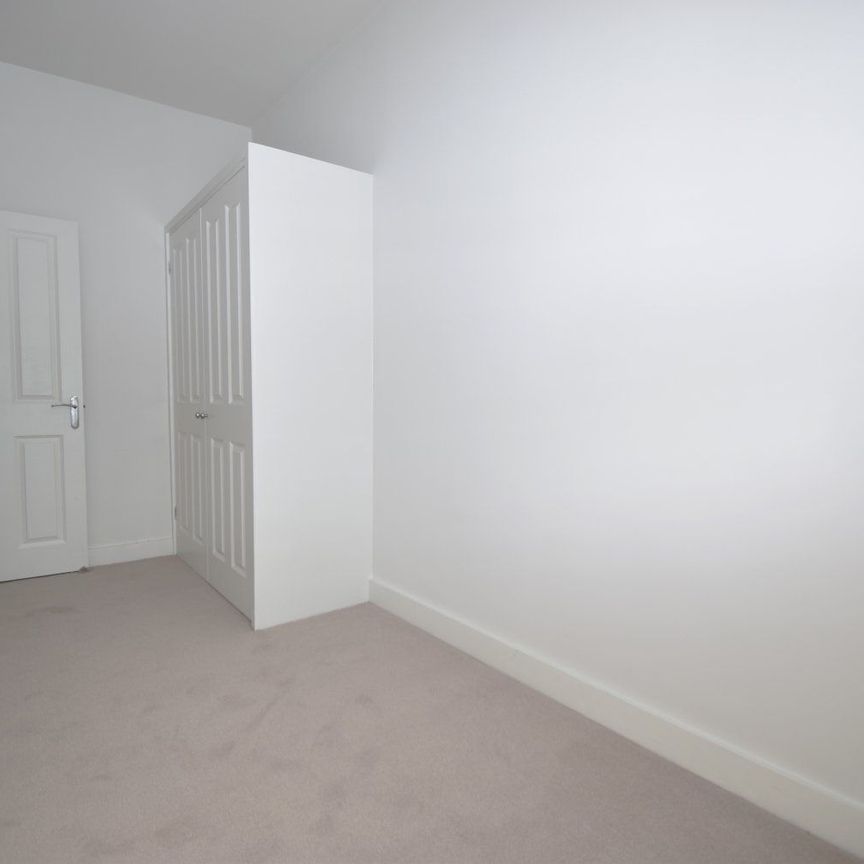 Rushey Green, London, SE6 - Photo 1