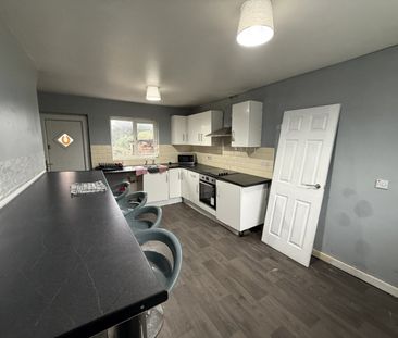 3 bed Terraced - To Let - Photo 6