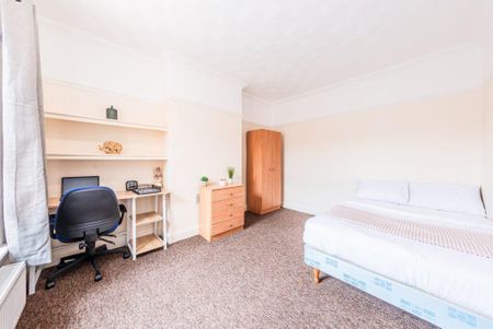 4 bedroom terraced house to rent - Photo 5