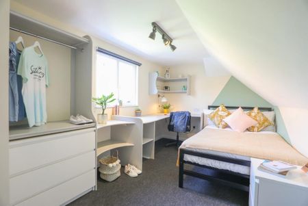 1 bedroom in a house share to rent - Photo 2